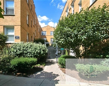 628-30 W Roscoe St - Photo Thumbnail 11