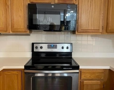 2205 Foxmeadow Drive - Photo Thumbnail 8