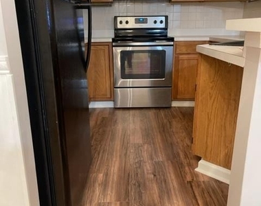 2205 Foxmeadow Drive - Photo Thumbnail 7