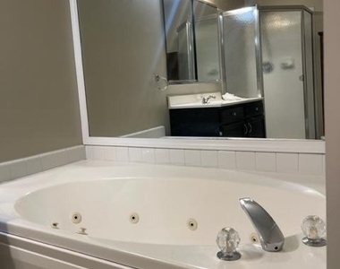 2205 Foxmeadow Drive - Photo Thumbnail 14