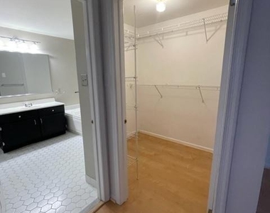 2205 Foxmeadow Drive - Photo Thumbnail 16