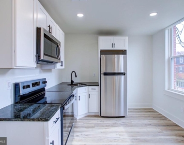 11 E Walnut Street - Photo Thumbnail 4
