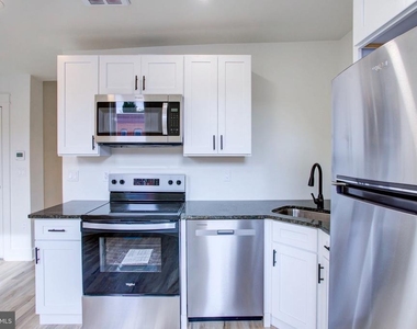 11 E Walnut Street - Photo Thumbnail 6