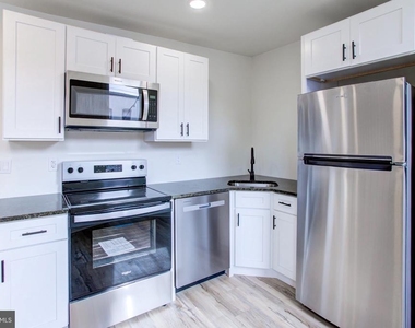 11 E Walnut Street - Photo Thumbnail 5