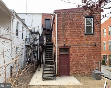 11 E Walnut Street - Photo Thumbnail 17