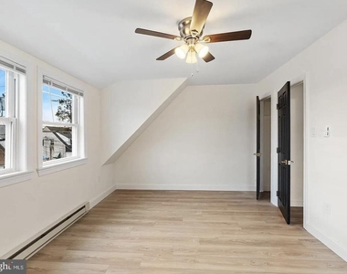 1118 Brown Street - Photo Thumbnail 9