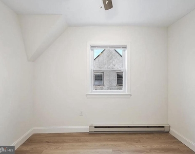 1118 Brown Street - Photo Thumbnail 7