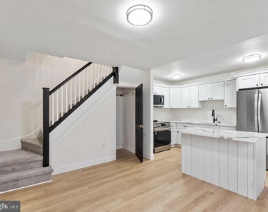 1118 Brown Street - Photo Thumbnail 2