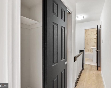 1118 Brown Street - Photo Thumbnail 8