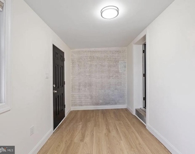 1118 Brown Street - Photo Thumbnail 3
