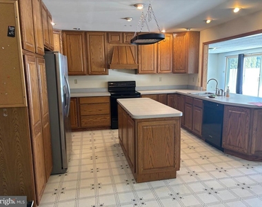 312 N Sandy Hill Road - Photo Thumbnail 7