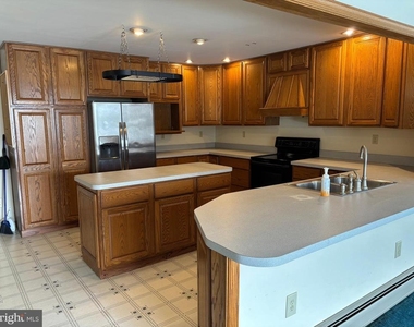 312 N Sandy Hill Road - Photo Thumbnail 8
