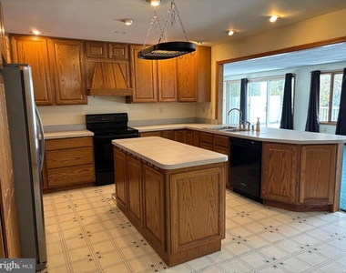 312 N Sandy Hill Road - Photo Thumbnail 9