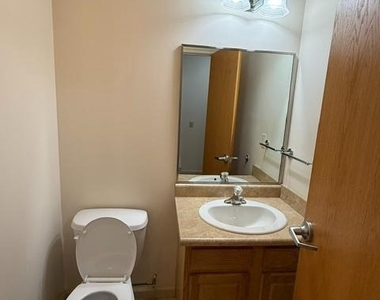 99 Hot Point Avenue - Photo Thumbnail 4