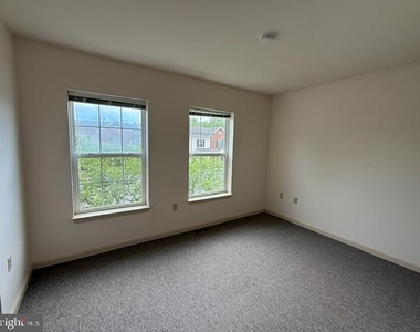 99 Hot Point Avenue - Photo Thumbnail 6