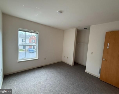 99 Hot Point Avenue - Photo Thumbnail 10