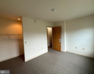 99 Hot Point Avenue - Photo Thumbnail 7