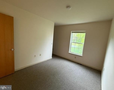 99 Hot Point Avenue - Photo Thumbnail 12
