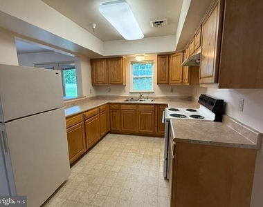 99 Hot Point Avenue - Photo Thumbnail 3