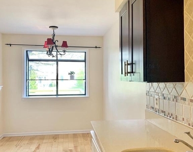 305 Marten Road - Photo Thumbnail 8