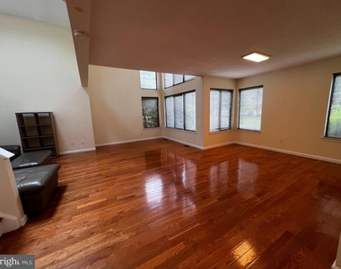 80 Sayre Drive - Photo Thumbnail 27