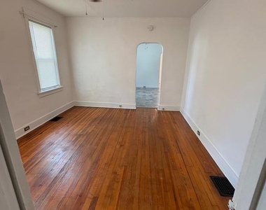 314 W 4th Street - Photo Thumbnail 11