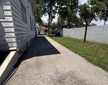 314 W 4th Street - Photo Thumbnail 18