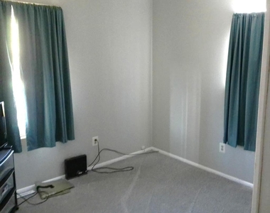 453 Bayberry Street - Photo Thumbnail 6