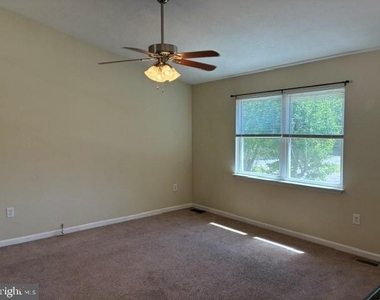 22240 Hawthorne Way - Photo Thumbnail 7