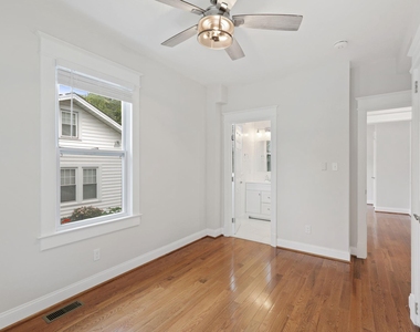 6011 44th Avenue - Photo Thumbnail 17