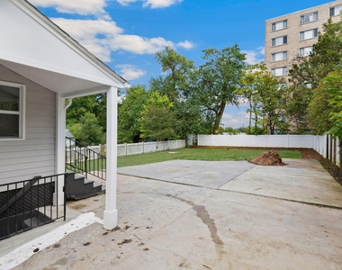 6011 44th Avenue - Photo Thumbnail 32