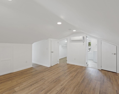 6011 44th Avenue - Photo Thumbnail 25