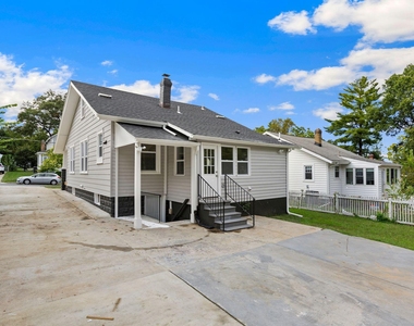 6011 44th Avenue - Photo Thumbnail 30