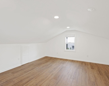 6011 44th Avenue - Photo Thumbnail 24