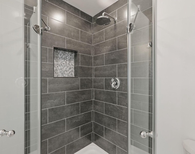 6011 44th Avenue - Photo Thumbnail 22