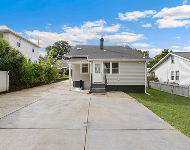 6011 44th Avenue - Photo Thumbnail 29