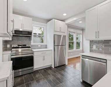 6011 44th Avenue - Photo Thumbnail 12
