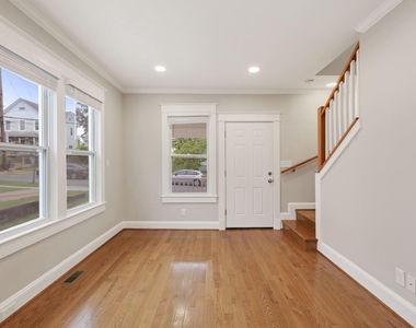 6011 44th Avenue - Photo Thumbnail 5