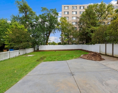 6011 44th Avenue - Photo Thumbnail 31