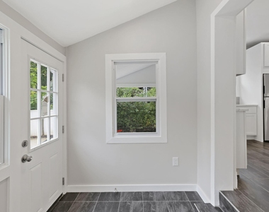 6011 44th Avenue - Photo Thumbnail 13