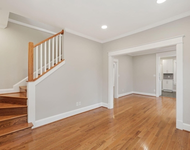 6011 44th Avenue - Photo Thumbnail 4