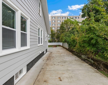 6011 44th Avenue - Photo Thumbnail 33
