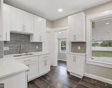6011 44th Avenue - Photo Thumbnail 9