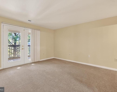6630 Lake Park Drive - Photo Thumbnail 7