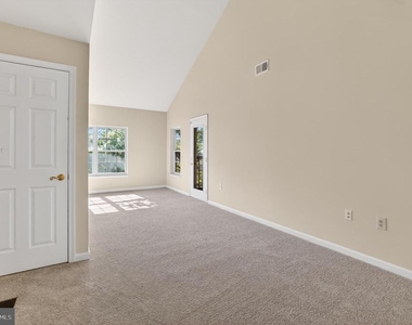 6630 Lake Park Drive - Photo Thumbnail 4