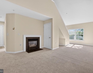 6630 Lake Park Drive - Photo Thumbnail 5