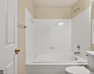 6630 Lake Park Drive - Photo Thumbnail 17