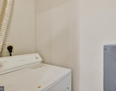 6630 Lake Park Drive - Photo Thumbnail 12