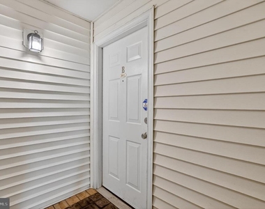 6630 Lake Park Drive - Photo Thumbnail 3