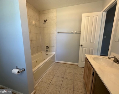 7211 Mount Forest Terrace - Photo Thumbnail 5